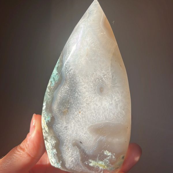 Moss agate, the transformation stone ready to bring in new and improved energy. 