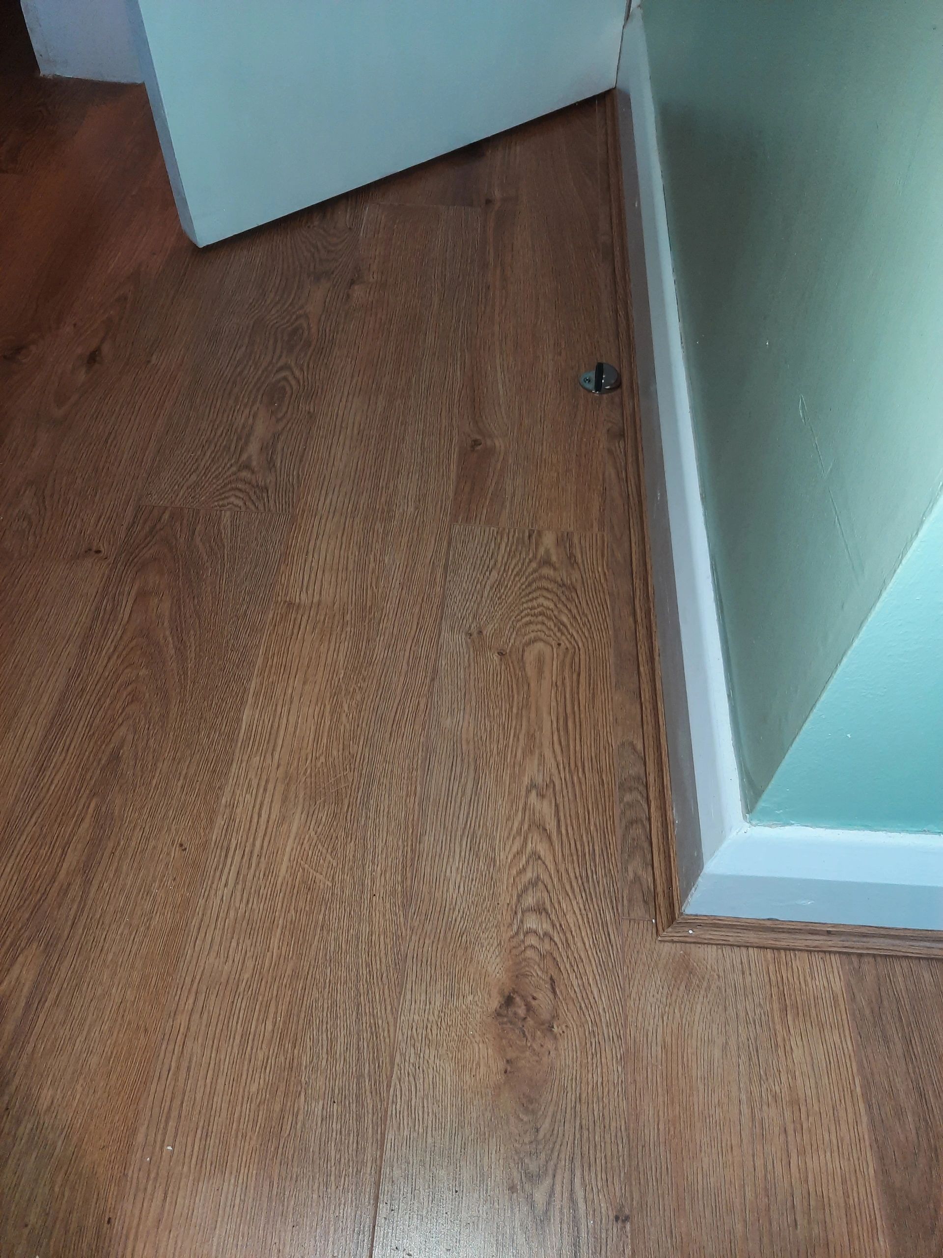 we install floors and decorate interiors