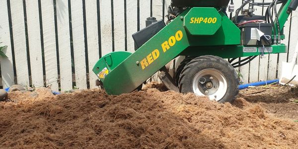 Small stump grinder for confined spaces and tight access areas