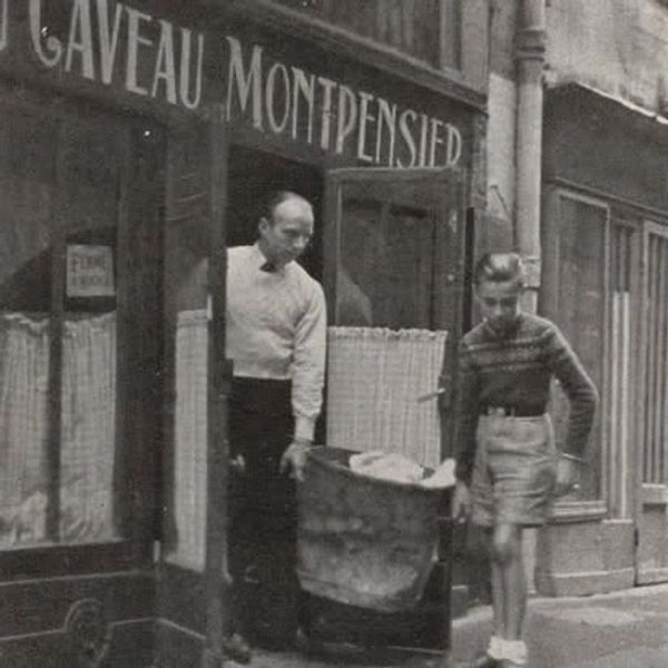 Old picture of Au Caveau Montpensier.