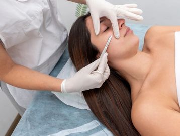 Dermaplaning, make-up, skin surface, vellus hair, peach fuzz, dead skin cells, top skin layer, 