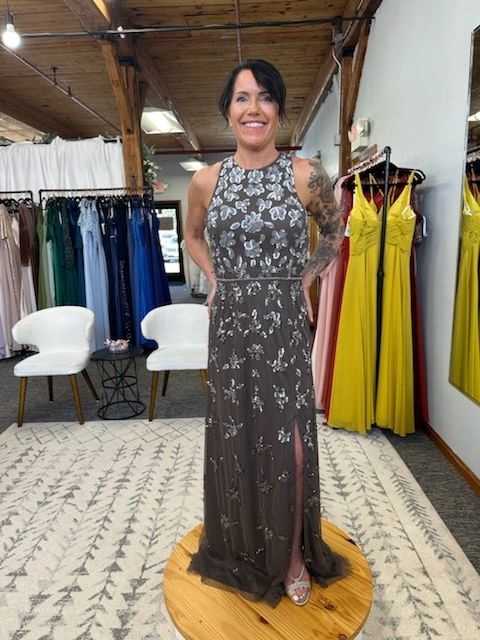green emerald velvet dress Amazon.com: DMCDBHY Women's Chiffon Mother of The Bride Dress Lace  Appliques Short Sleeves A-Line Midi Length Formal Dresses Black Customize :  Clothing, Shoes & Jewelry main image 0