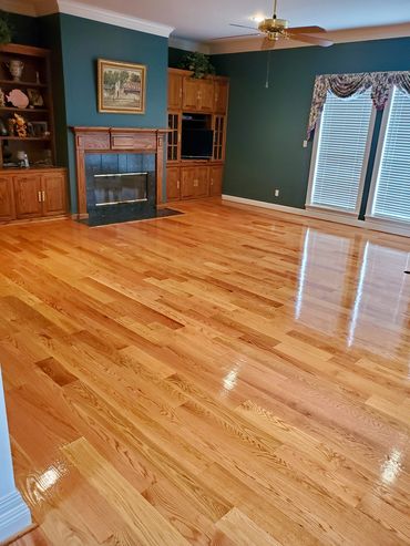 Oak floor installation and refinishing in Lafayette, LA living room