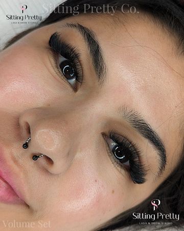 Woman with a volume eyelash extension set
