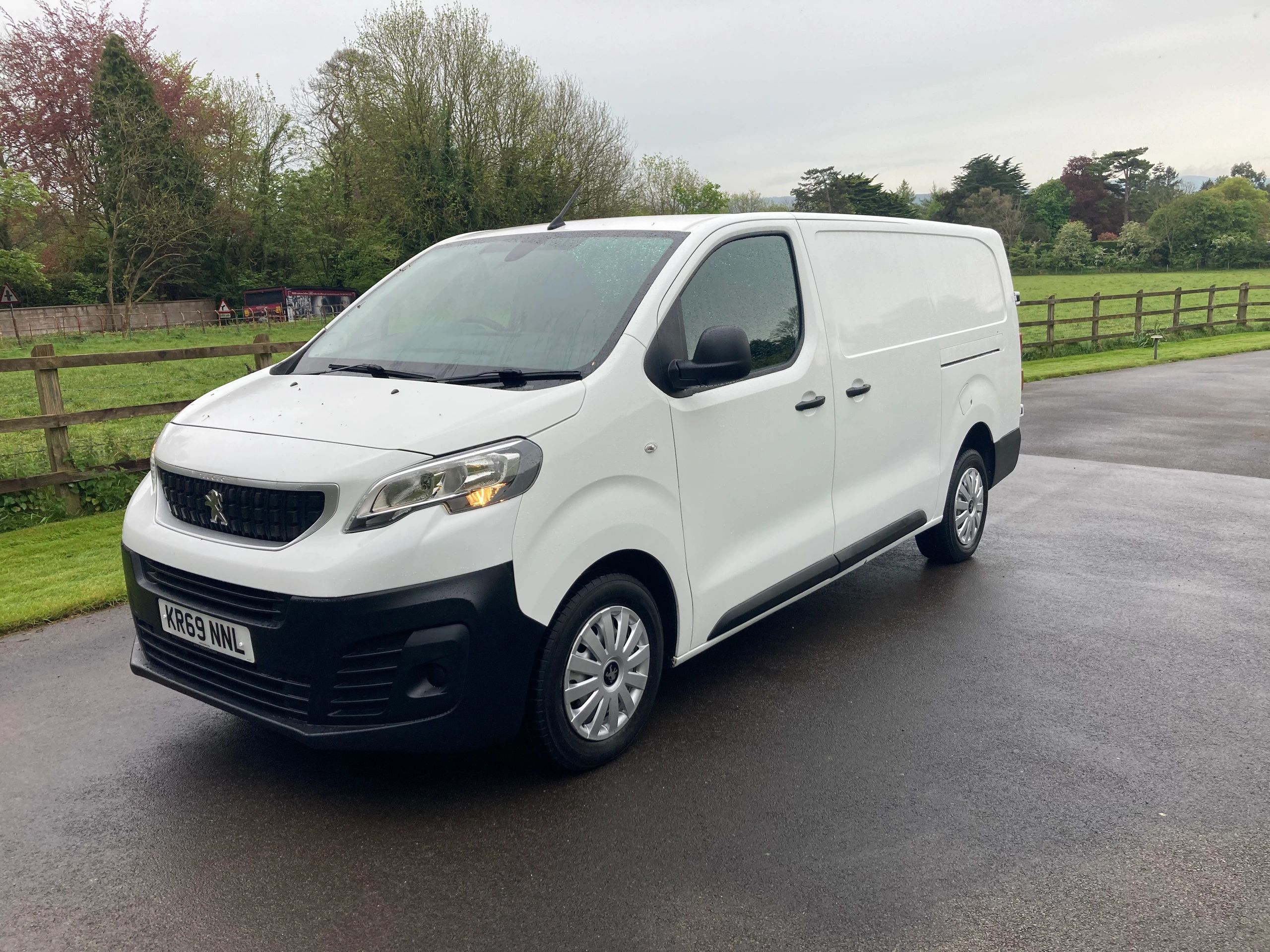 Peugeot Expert - Medium sized van