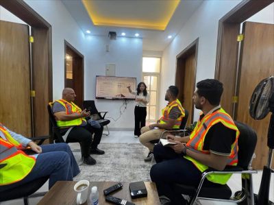 اجتماع فريق روان شمس العراق لمناقشة مشروع الطاقة الشمسية لمصنع ألبان أبو غريب