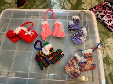 crochet critters; crochet skate ornaments; crochet ornaments