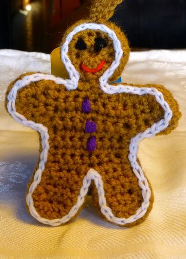 crochet critters; crochet ornaments; crochet gingerbread man ornament;
