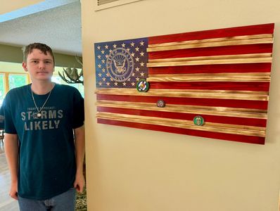 Challenge Coin American wooden flag with 6 trays.