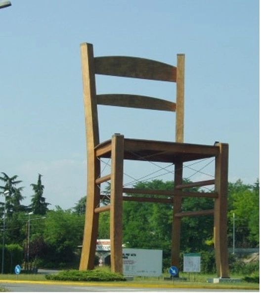 Gardner out to reclaim 'world's largest chair' title for 100th