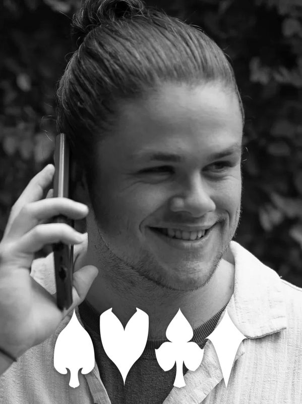 hurnzy the videographer on a call