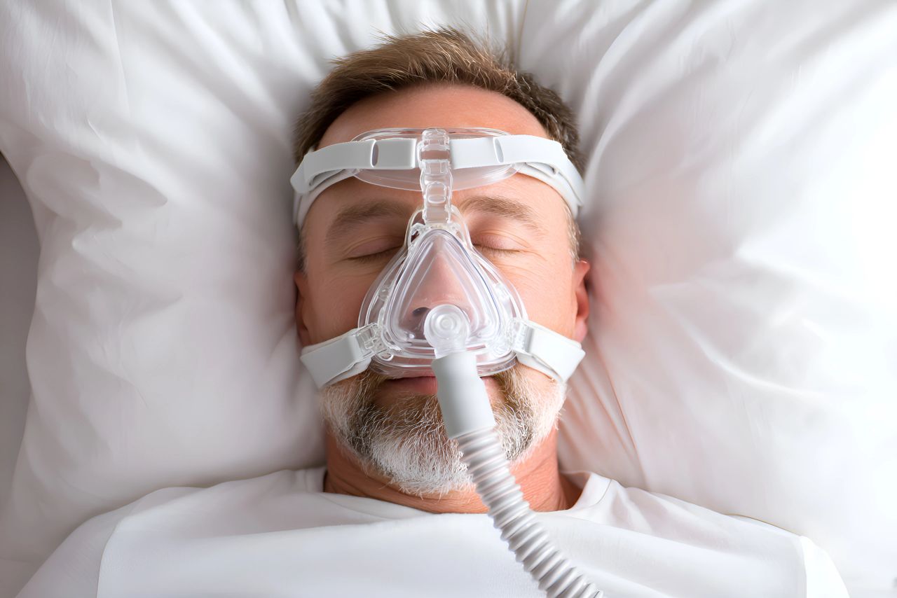 Sleep study tracing comparing obstructive sleep apnea and central sleep apnea breathing patterns.