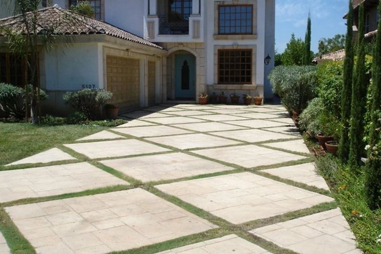 Concrete driveway in San Fernando Valley by Concrete Etc., Inc. Learn more at concreteetc.net
