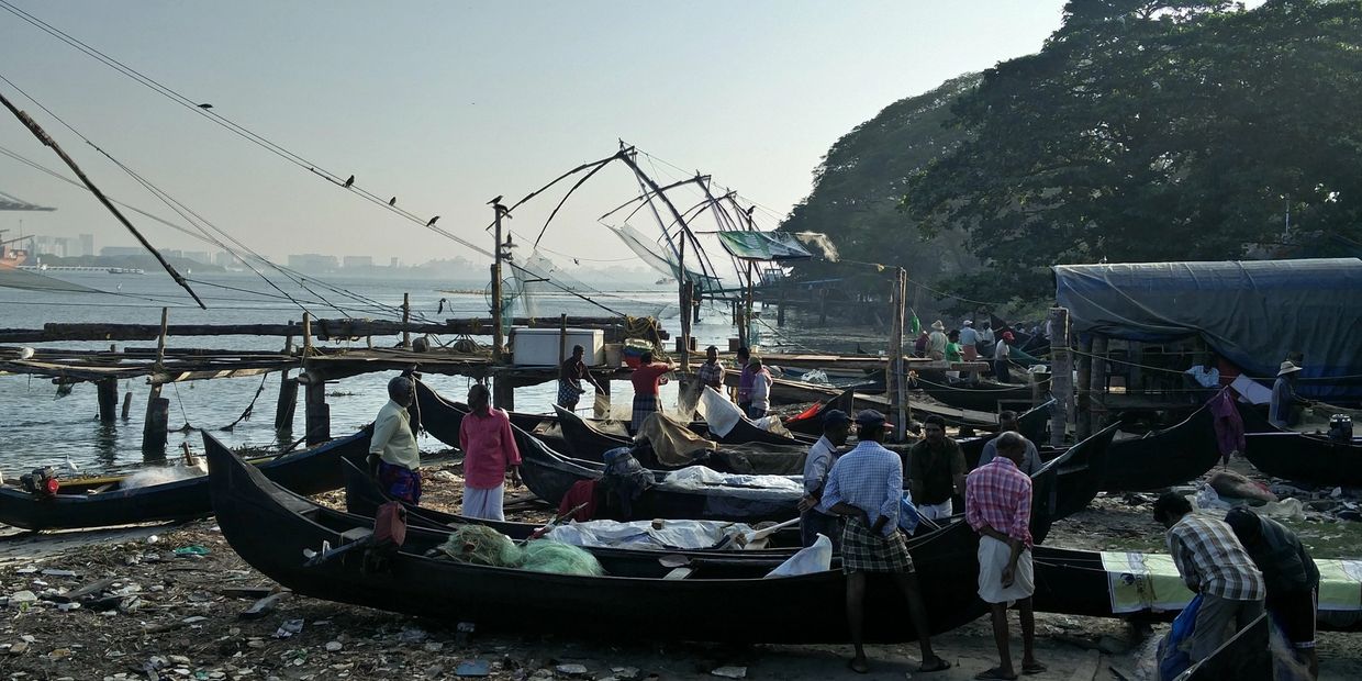 fort kochi chinese nets and fishermen