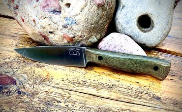 Student first forged hunter.  Olive micarda handle.  Beautiful work🤜