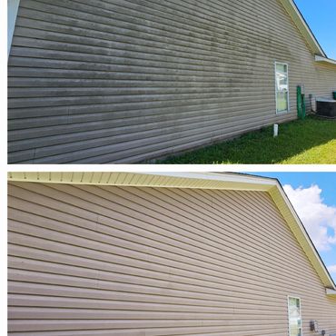 Before and after pic of vinyl house pressure washing