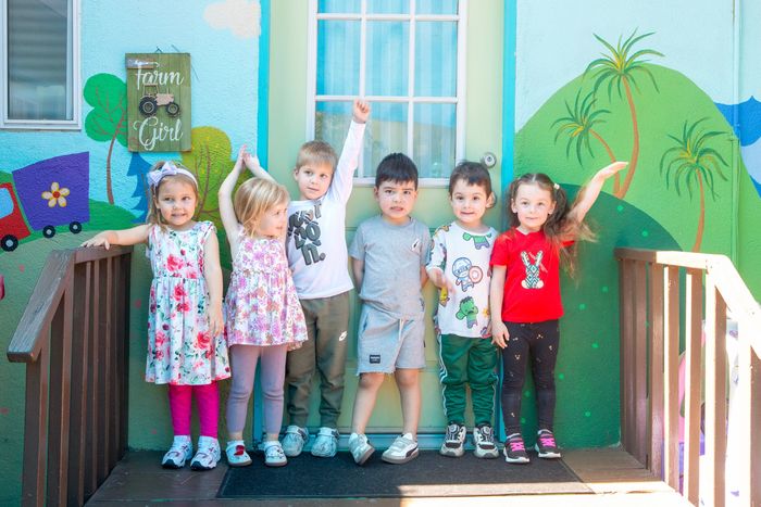 Group of kids at Fun Two Three Russian Preschool in Encino CA