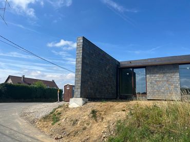 Moderne woning in Gooik met leien gevelbekleding. Natuurlijk, lokaal en duurzaam