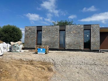 Werf Gooik met gevel in Victoria 57 natuurleien. Duurzaam en stijlvol project