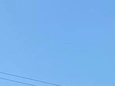 Ruwbouwfase van het tuinhuis, houten structuur klaar voor bekleding