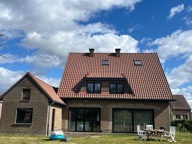 Gerenoveerd dak met pan 401 rustiek in Zottegem