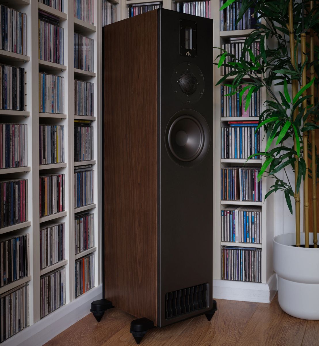 TX9 Floorstanding Loudspeakers