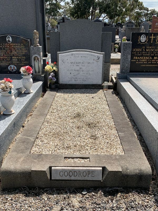 Single memorial before restoration