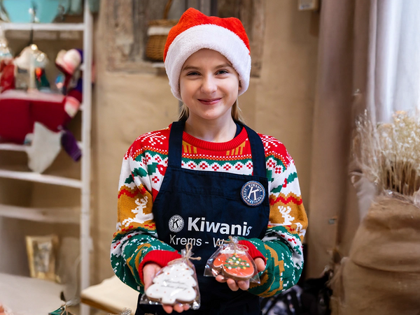 Adventmarkt mit Bastelein und Weihnachtskeksen