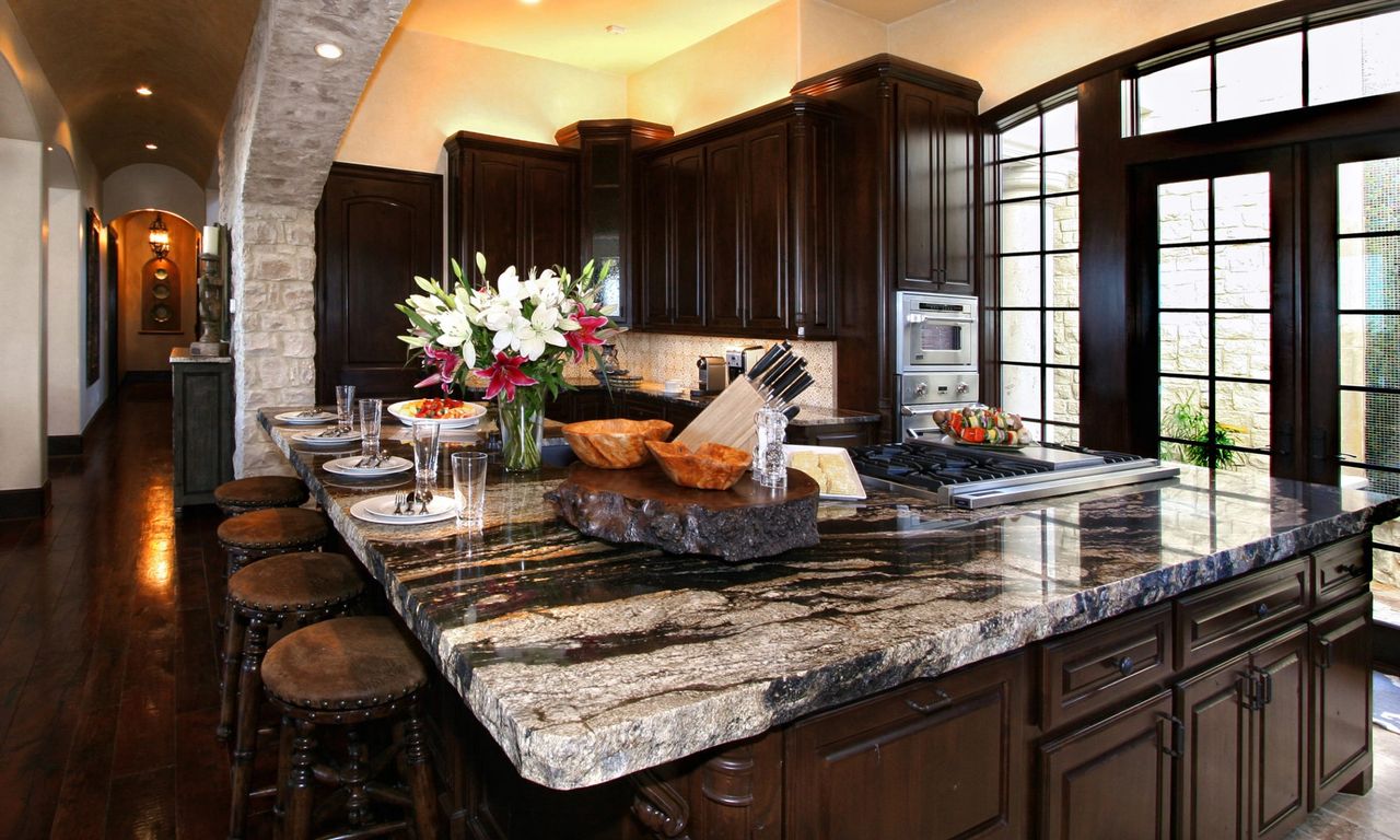5 kitchens that prove granite countertops are still king!