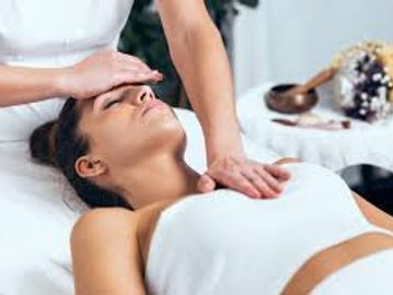A lady receiving Reiki treatment