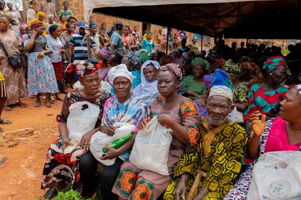 People receiving food aid