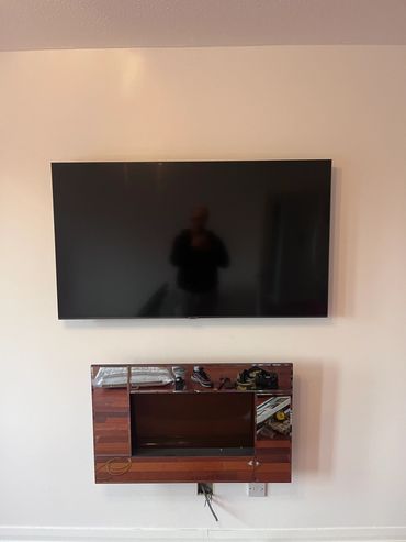 TV WALL MOUNTED AND ELECTRIC FIRE WALL MOUNTED