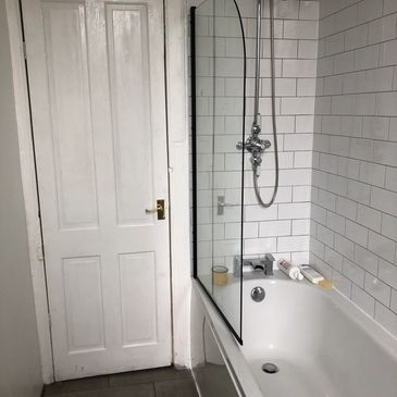 New bath shower and tilling fitted by our tradesman in the 
Southside Glasgow