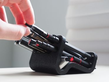 Pen holder for 10 pens with a modern single curve design for larger items – 2025.

