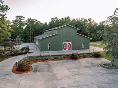 The Ivy on the Plain rustic barn wedding venue in Greensboro, Georgia at Lake Oconee