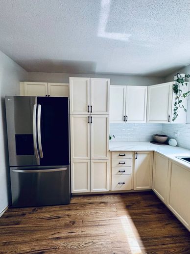 Welcome to your new home away from home. This house boast a wood burning fireplace, sauna and more! 