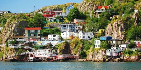Het kan geweldig wonen zijn in prachtig, wijds Newfoundland - maar vaak ook wel wat afgelegen.