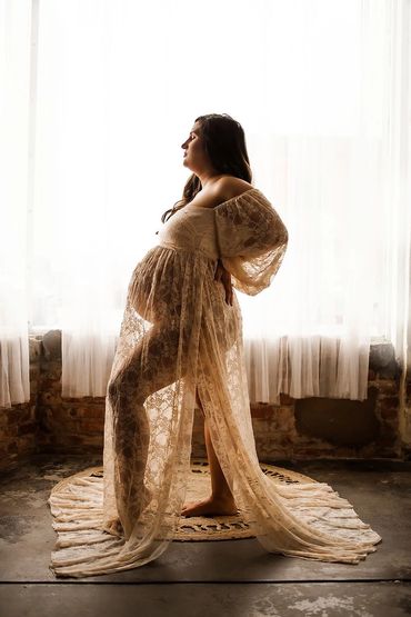 pregnant woman in photography studio