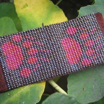 Bracelet beaded cuff large bear tracks