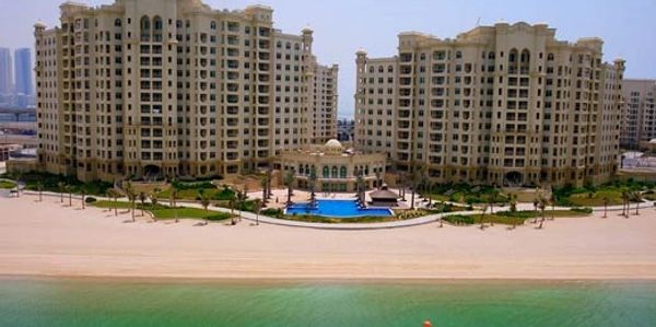 Luxury Beachfront apartments on the Palm Jumeirah in the Shoreline Apartments by Nakheel.