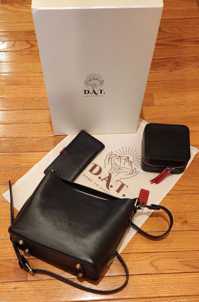 D.A.T. Esther premium handbag collection