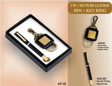 Elegant 2-in-1 set with leather keyring and ball pen in black and gold.
