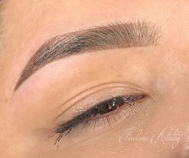 Ombré powder eyebrows