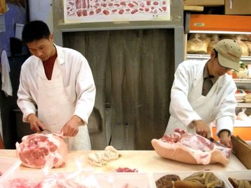 Tablajeros
Escolaridad Secundaria
Disponibilidad de horario
amplia experiencia en cortes de cerdo