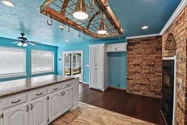 Professional western Oklahoma real estate photographer's photo of a kitchen for listing in Elk City