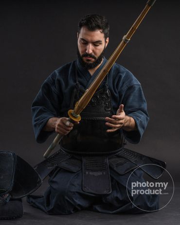 kendo fighter holding the sword