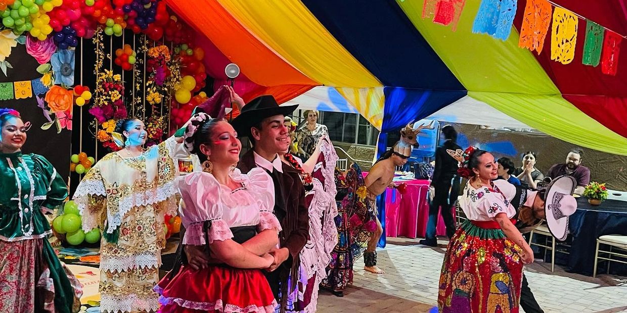 folklorico dancers of Tucson's Arizona Folklorico Dance Studio performing in Scottsdale, AZ 