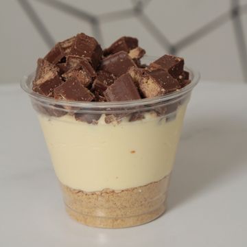 Cheesecake cup with crumble and Kit Kat topping