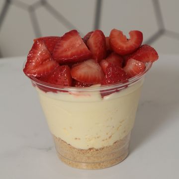 Cheesecake cup with crumble and Strawberry topping