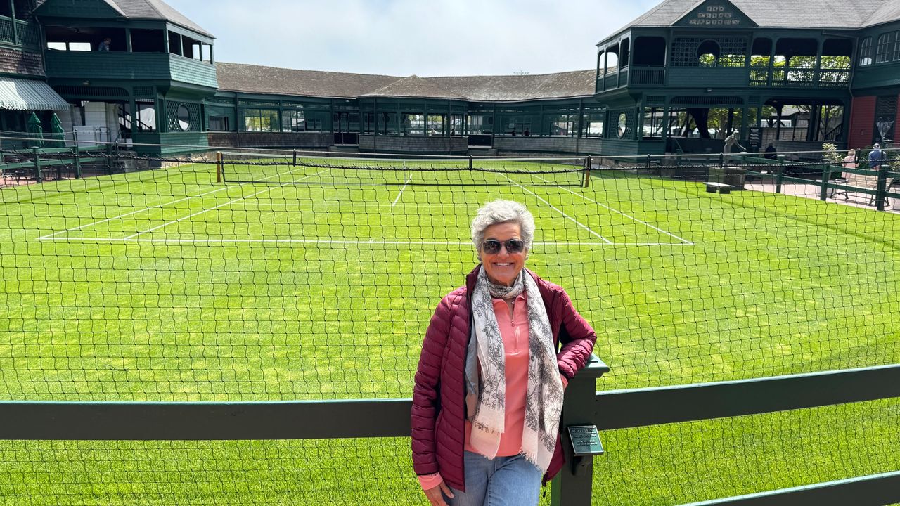 Yoli on the grass court Yoli on the grass court